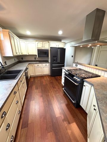 8 Old Mill Lane, Rollinsford, NH 03869
