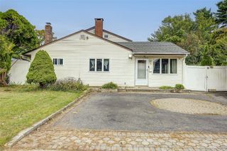 10 Belmont Circle, Syosset, NY 11791