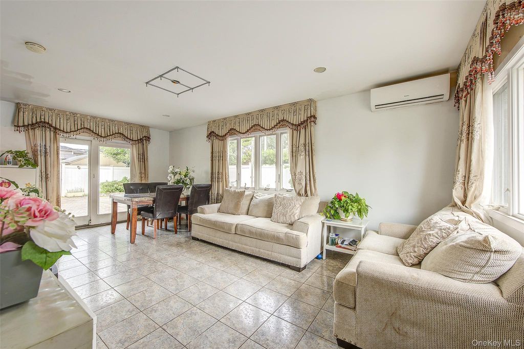 10 Belmont Circle, Syosset, NY 11791 — photo 4