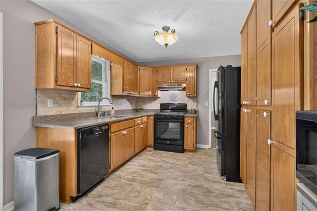 275 Pine Tree Lane, Mcdonough, GA 30252
