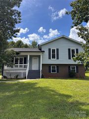 155 Riverside Farm Lane, Hiddenite, NC 28636