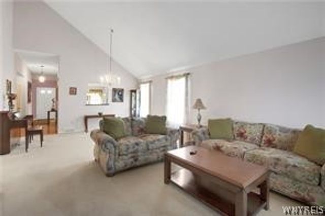 6 Glenfield Drive, West Seneca, NY 14224