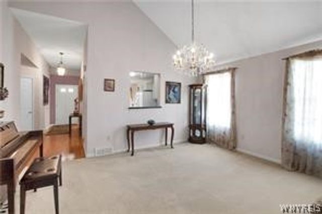 6 Glenfield Drive, West Seneca, NY 14224