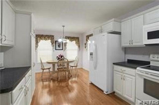 6 Glenfield Drive, West Seneca, NY 14224