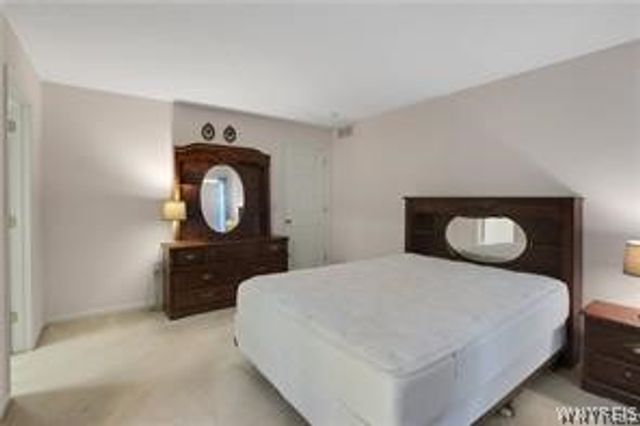 6 Glenfield Drive, West Seneca, NY 14224