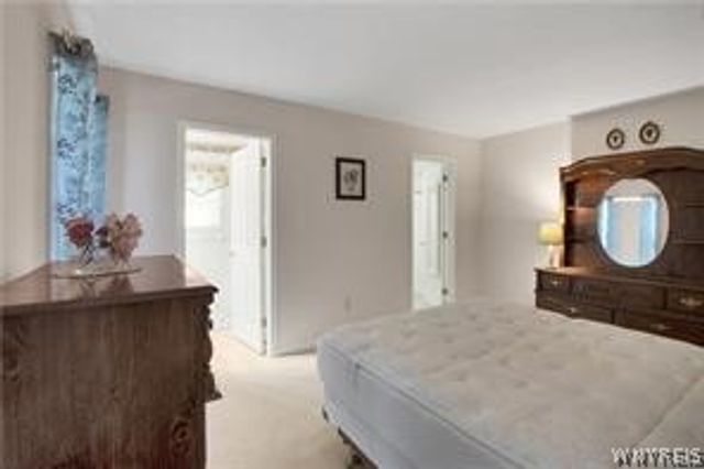 6 Glenfield Drive, West Seneca, NY 14224