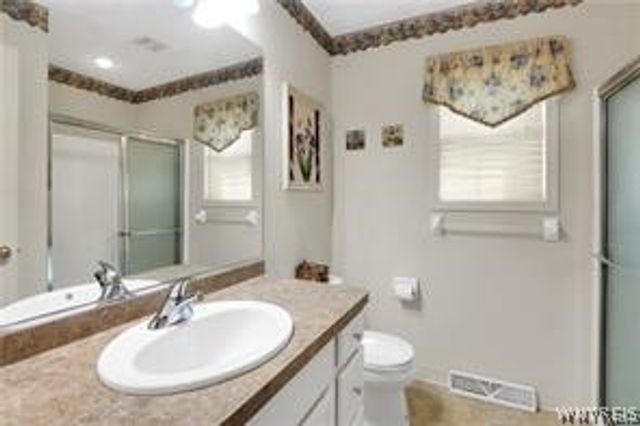 6 Glenfield Drive, West Seneca, NY 14224