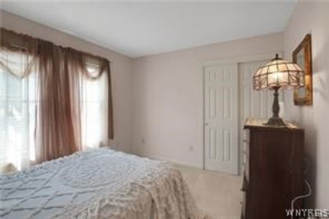 6 Glenfield Drive, West Seneca, NY 14224