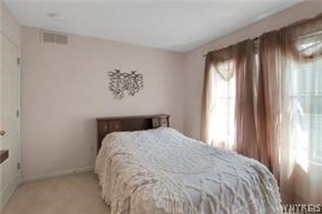 6 Glenfield Drive, West Seneca, NY 14224