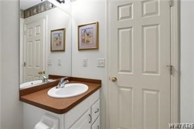 6 Glenfield Drive, West Seneca, NY 14224