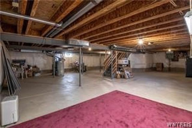 6 Glenfield Drive, West Seneca, NY 14224