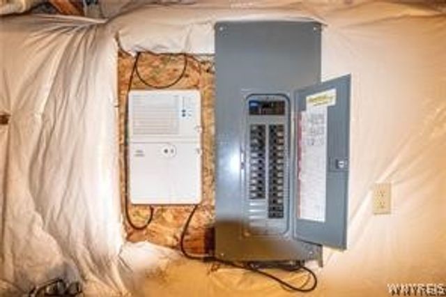 6 Glenfield Drive, West Seneca, NY 14224