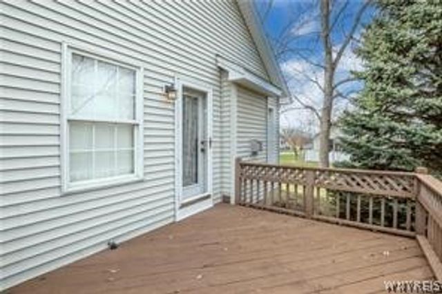 6 Glenfield Drive, West Seneca, NY 14224