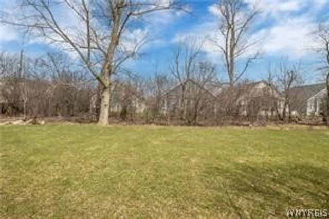 6 Glenfield Drive, West Seneca, NY 14224