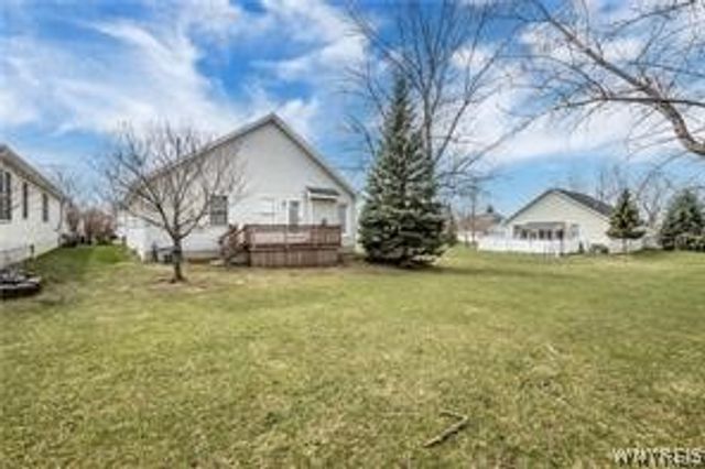 6 Glenfield Drive, West Seneca, NY 14224