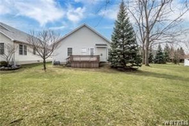 6 Glenfield Drive, West Seneca, NY 14224