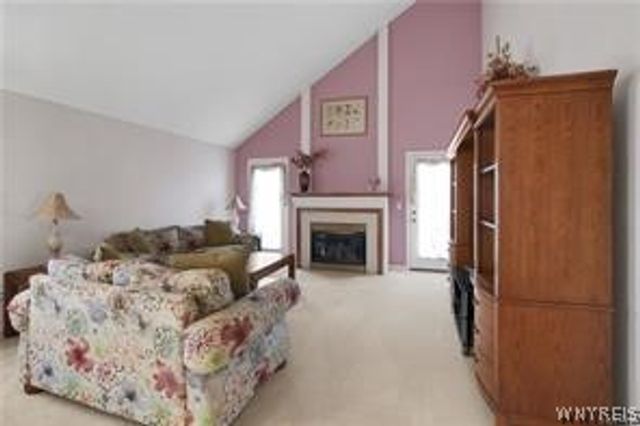 6 Glenfield Drive, West Seneca, NY 14224