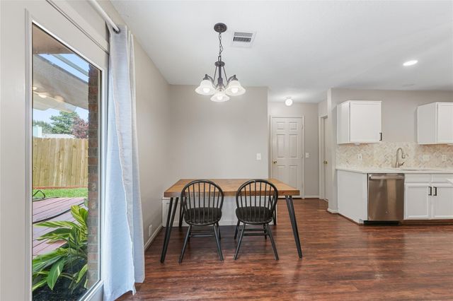 17502 S Summit Canyon Drive, Houston, TX 77095