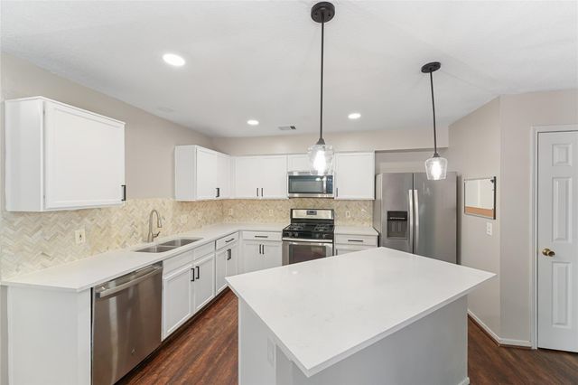 17502 S Summit Canyon Drive, Houston, TX 77095