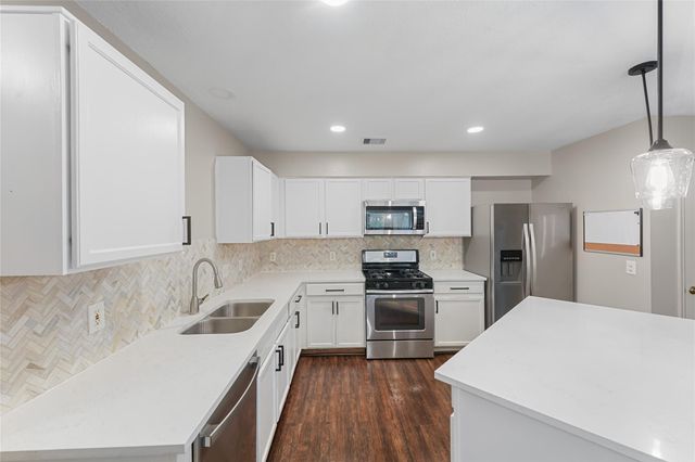 17502 S Summit Canyon Drive, Houston, TX 77095