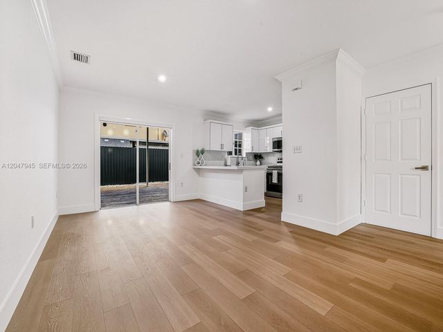 11475 NW 94th Place 3, Hialeah Gardens, FL 33018