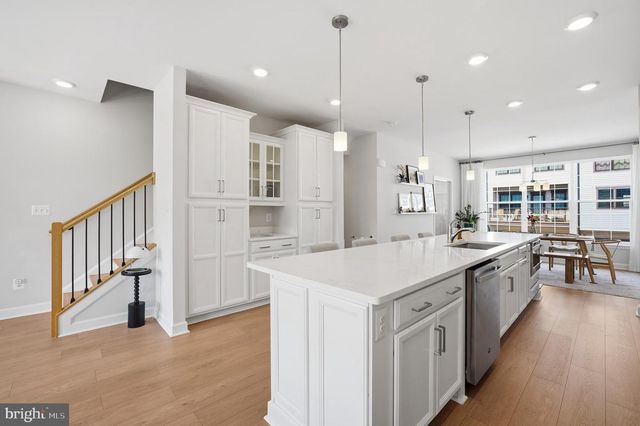 12561 TODD LN, Fairfax, VA 22033