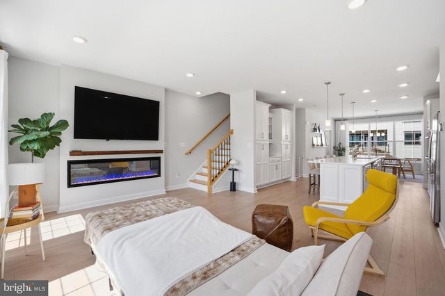 12561 TODD LN, Fairfax, VA 22033