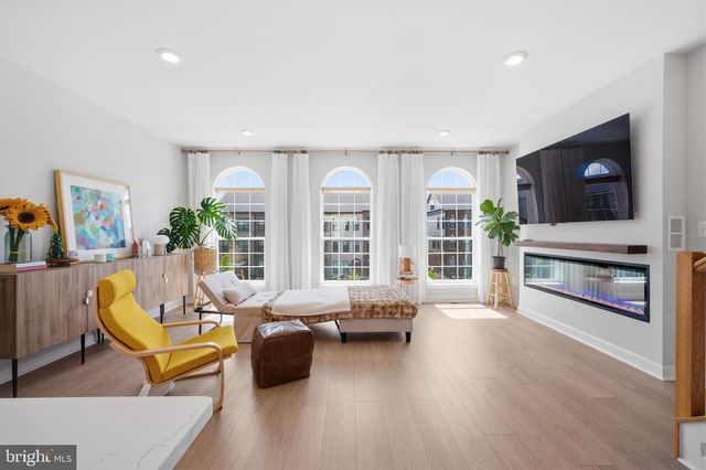 12561 TODD LN, Fairfax, VA 22033