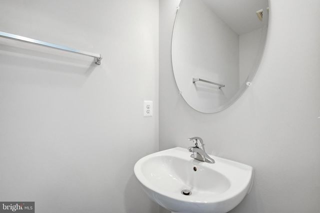 12561 TODD LN, Fairfax, VA 22033