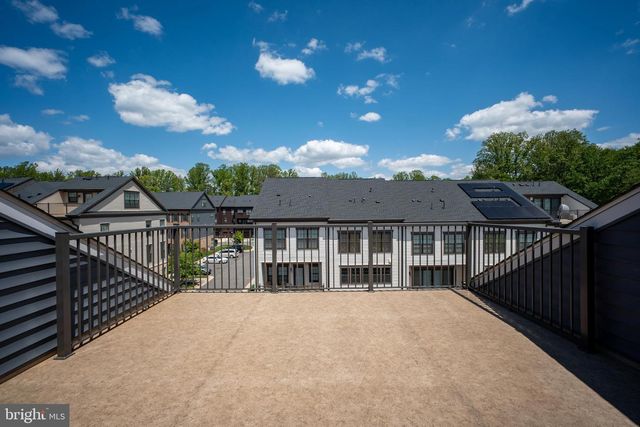 12561 TODD LN, Fairfax, VA 22033