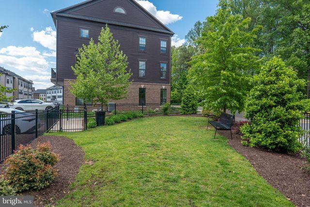 12561 TODD LN, Fairfax, VA 22033