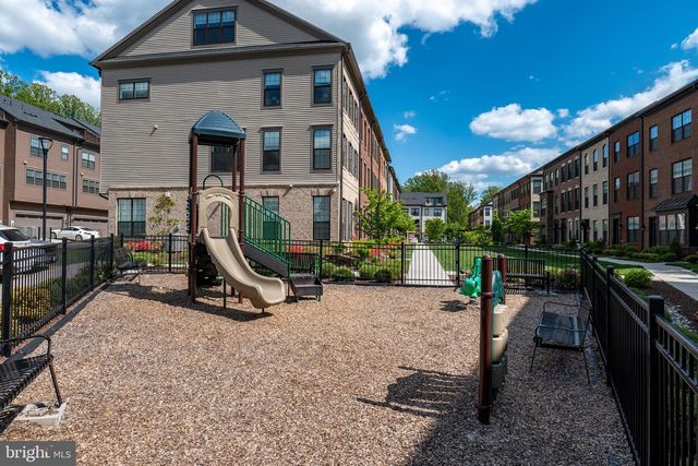 12561 TODD LN, Fairfax, VA 22033