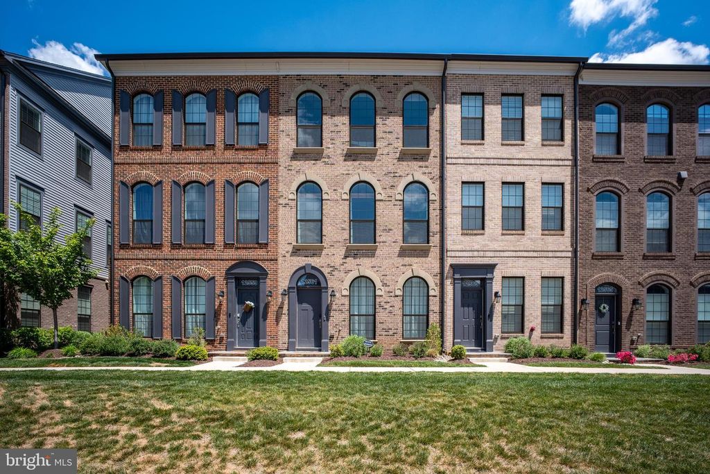 12561 TODD LN, Fairfax, VA 22033