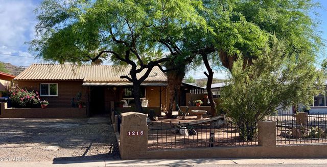 1218 E SHANGRI LA Road, Phoenix, AZ 85020