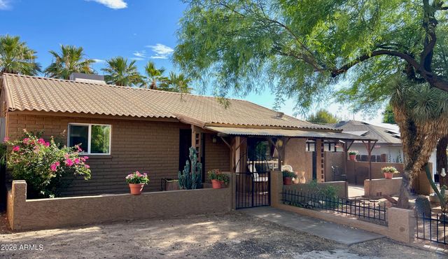 1218 E SHANGRI LA Road, Phoenix, AZ 85020