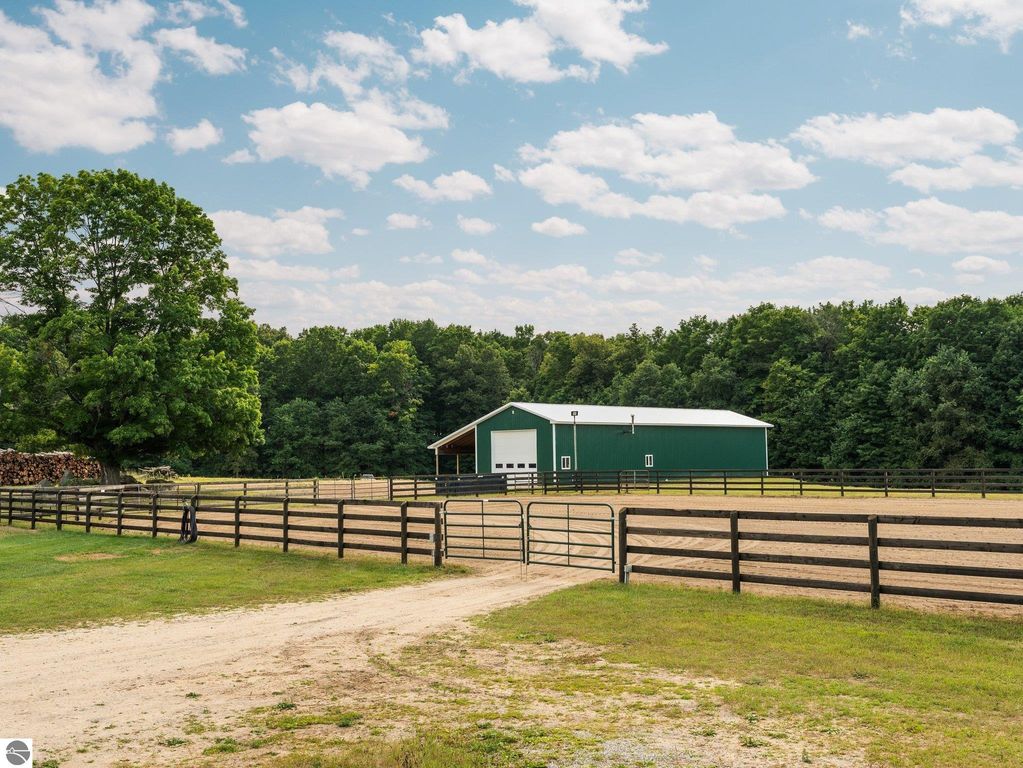 Image 10 of property listing at 8382 SW Hudson Road, Fife Lake, MI 49633