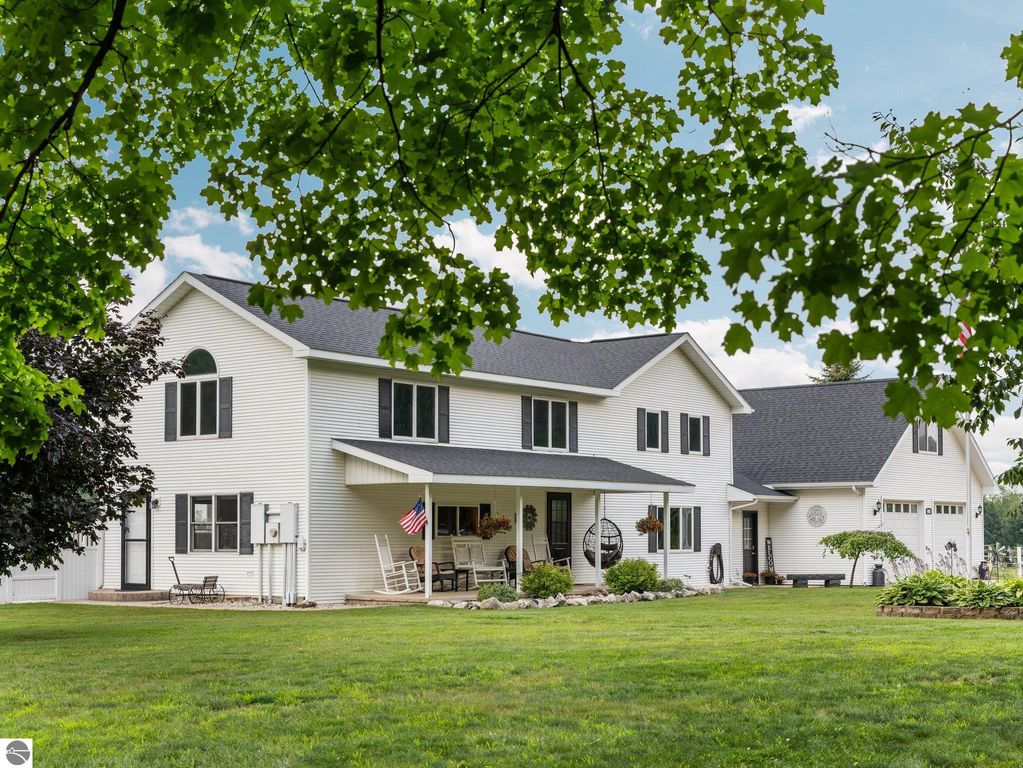 Image 6 of property listing at 8382 SW Hudson Road, Fife Lake, MI 49633