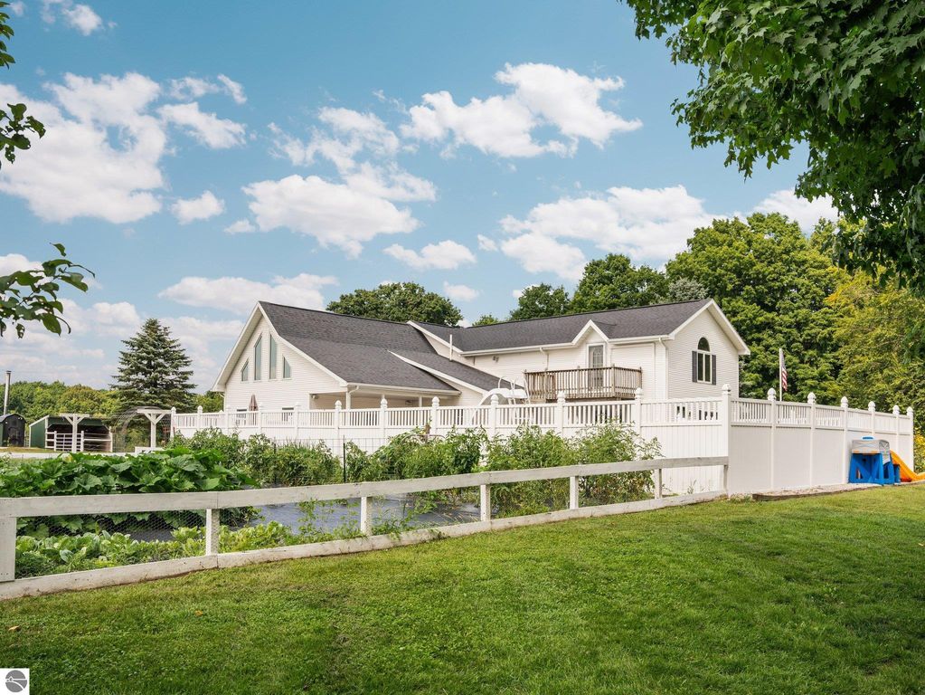 Image 78 of property listing at 8382 SW Hudson Road, Fife Lake, MI 49633