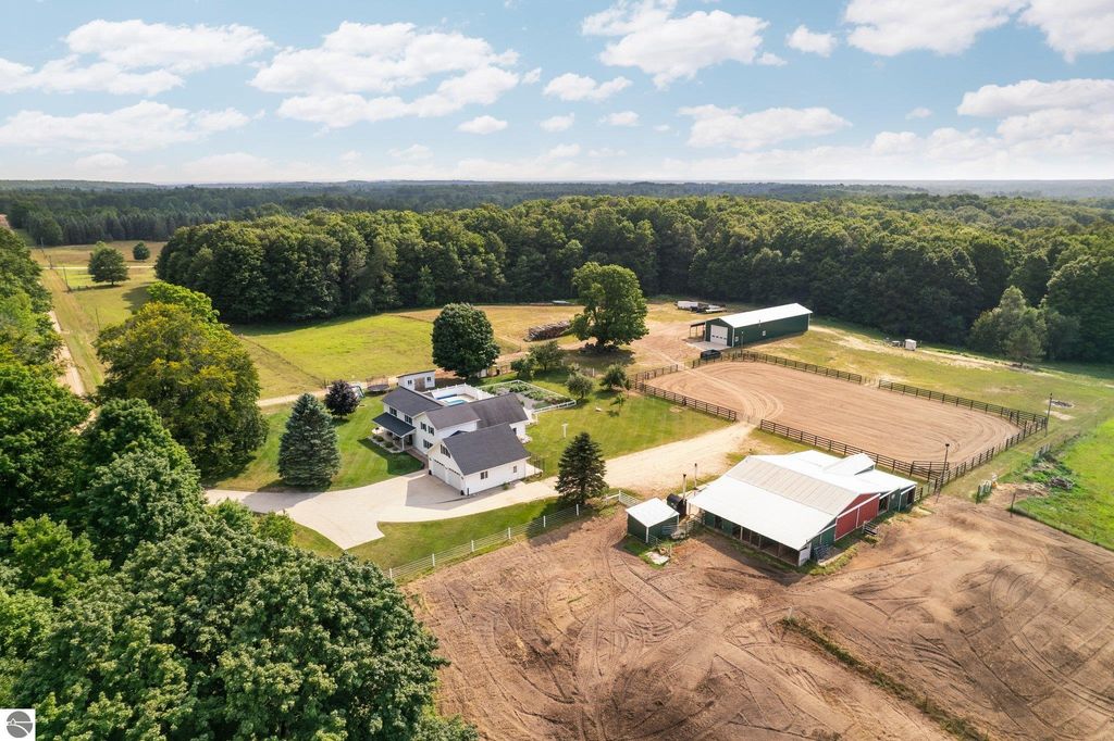 Image 9 of property listing at 8382 SW Hudson Road, Fife Lake, MI 49633