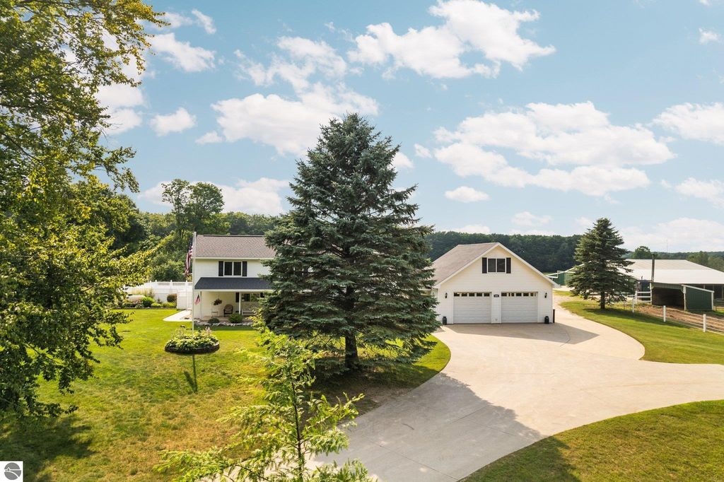 Image 94 of property listing at 8382 SW Hudson Road, Fife Lake, MI 49633