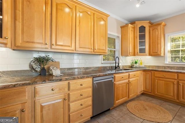 55 Rocky Circle NE, White, GA 30184
