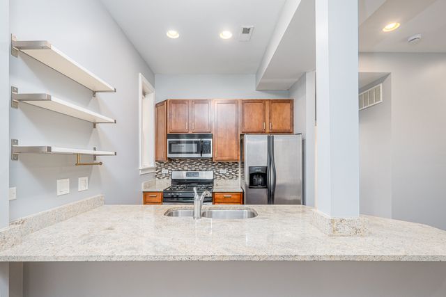 2335 W IOWA Street 1R, Chicago, IL 60622