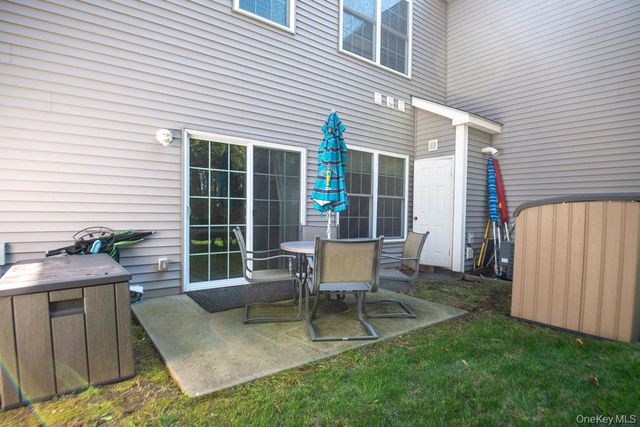 405 Okeefe Court, Oakdale, NY 11769