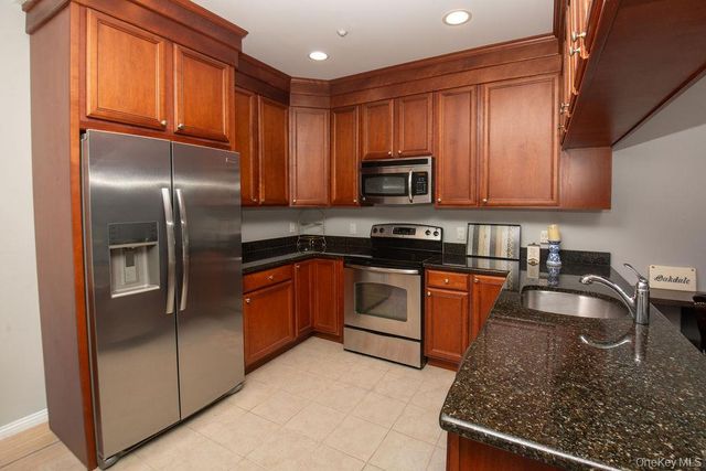 405 Okeefe Court, Oakdale, NY 11769