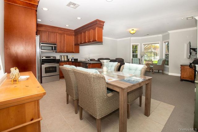 405 Okeefe Court, Oakdale, NY 11769