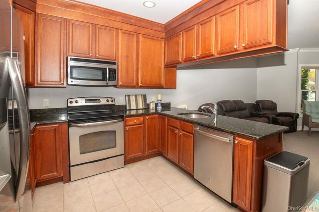 405 Okeefe Court, Oakdale, NY 11769