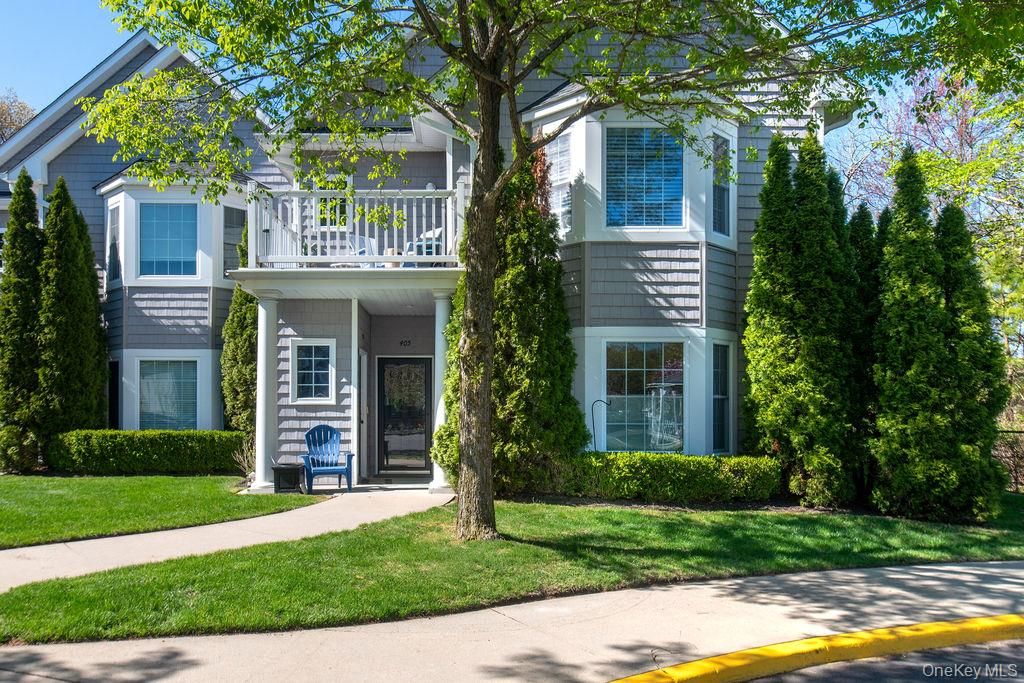 405 Okeefe Court, Oakdale, NY 11769