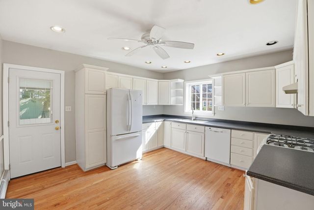 2913 CLEAVE DR, Falls Church, VA 22042