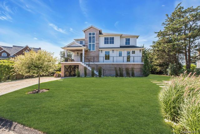 29 Tiana Circle, Hampton Bays, NY 11946