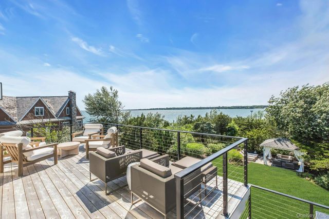 29 Tiana Circle, Hampton Bays, NY 11946